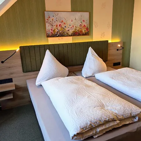 Zenners Hotel *